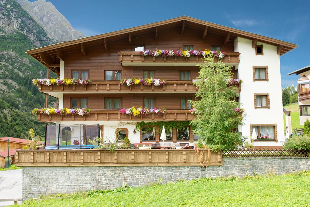 Pension Mittagskogel Sankt Leonhard im Pitztal Exterior photo
